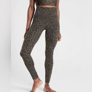 Athleta Elation Leopard Ultra High Rise Legging in Arbor Olive Size Small